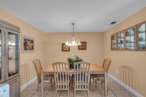 House in Southwest Ranches, Florida 7 bedrooms, 349.5 sq.m. № 1762534 - photo 12