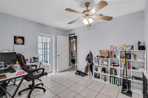 House in Southwest Ranches, Florida 7 bedrooms, 349.5 sq.m. № 1762534 - photo 17