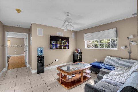 House in Southwest Ranches, Florida 7 bedrooms, 349.5 sq.m. № 1762534 - photo 18