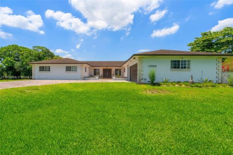 House in Southwest Ranches, Florida 7 bedrooms, 349.5 sq.m. № 1762534 - photo 4