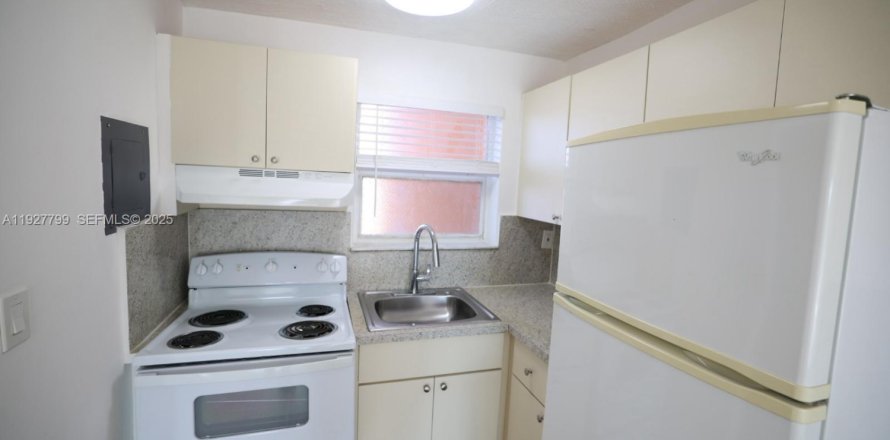 Квартира в Хайалиа, Флорида 1 спальня, 2905.89м2 № 1992333