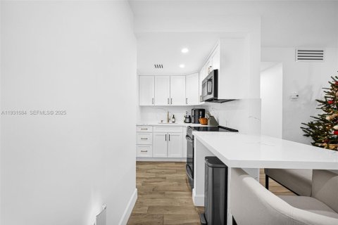 Купить кондоминиум в Пайнкрест, Флорида 2 спальни, 74.79м2, № 1991541 - фото 18