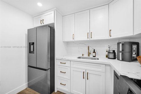 Купить кондоминиум в Пайнкрест, Флорида 2 спальни, 74.79м2, № 1991541 - фото 16