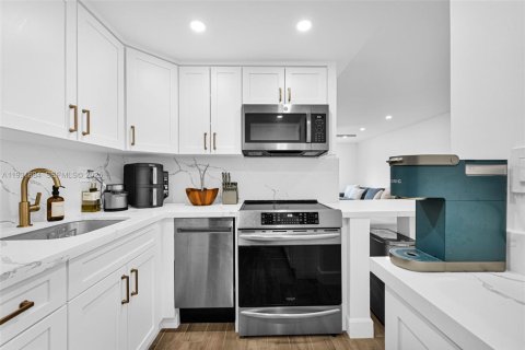 Купить кондоминиум в Пайнкрест, Флорида 2 спальни, 74.79м2, № 1991541 - фото 14