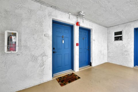 Купить кондоминиум в Пайнкрест, Флорида 2 спальни, 74.79м2, № 1991541 - фото 6