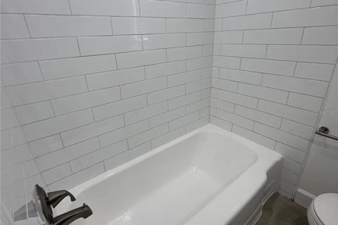 House in Orlando, Florida 3 bedrooms, 88.26 sq.m. № 2097167 - photo 15