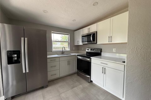 House in Orlando, Florida 3 bedrooms, 88.26 sq.m. № 2097167 - photo 2