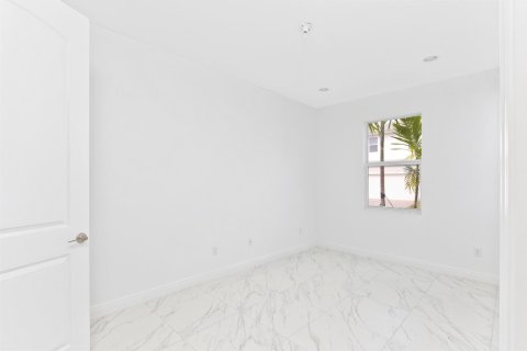 Townhouse in Coconut Creek, Florida 3 bedrooms, 161.09 sq.m. № 2261190 - photo 6