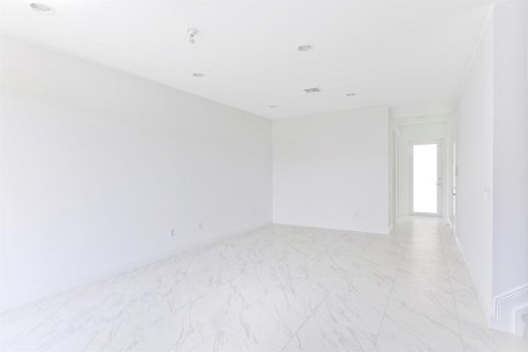 Townhouse in Coconut Creek, Florida 3 bedrooms, 161.09 sq.m. № 2261190 - photo 9