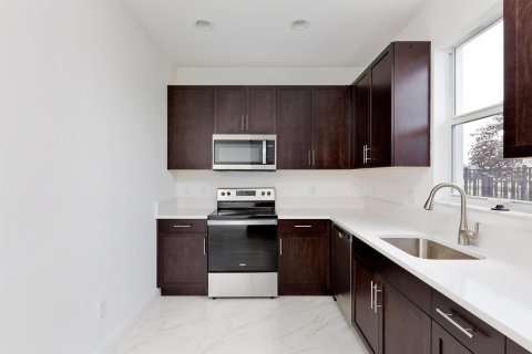 Townhouse in Coconut Creek, Florida 3 bedrooms, 161.09 sq.m. № 2261190 - photo 13