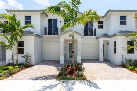 Townhouse in Coconut Creek, Florida 3 bedrooms, 161.09 sq.m. № 2261190