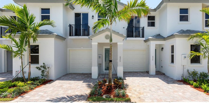Townhouse in Coconut Creek, Florida 3 bedrooms, 161.09 sq.m. № 2261190