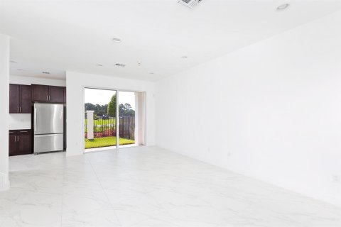 Townhouse in Coconut Creek, Florida 3 bedrooms, 161.09 sq.m. № 2261190 - photo 8