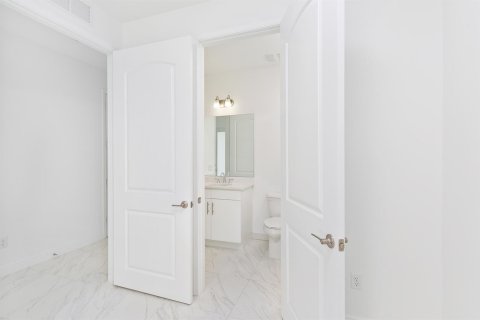 Townhouse in Coconut Creek, Florida 3 bedrooms, 161.09 sq.m. № 2261190 - photo 4