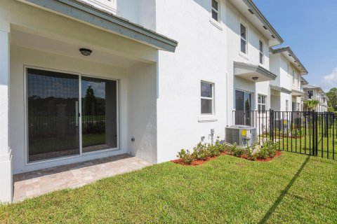 Townhouse in Coconut Creek, Florida 3 bedrooms, 161.09 sq.m. № 2261190 - photo 15