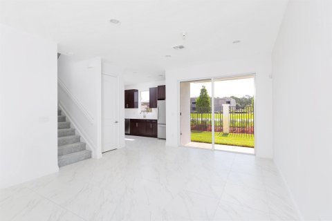 Townhouse in Coconut Creek, Florida 3 bedrooms, 161.09 sq.m. № 2261190 - photo 10