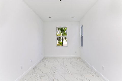 Townhouse in Coconut Creek, Florida 3 bedrooms, 161.09 sq.m. № 2261190 - photo 7