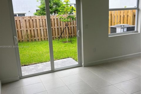 Touwnhouse à louer à Homestead, Floride: 3 chambres, 143.53 m2 № 2145765 - photo 13