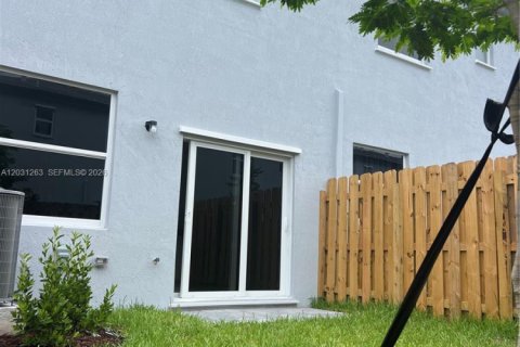 Touwnhouse à louer à Homestead, Floride: 3 chambres, 143.53 m2 № 2145765 - photo 11