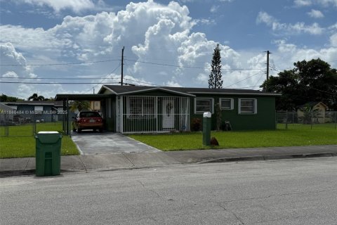 Villa ou maison à vendre à Miami, Floride: 3 chambres, 89.74 m2 № 1845472 - photo 1