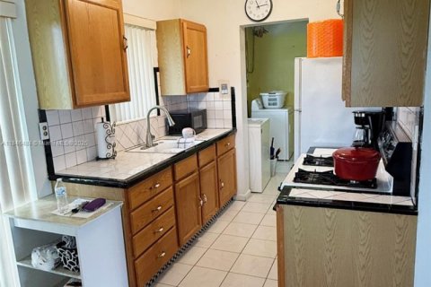 Villa ou maison à vendre à Miami, Floride: 3 chambres, 89.74 m2 № 1845472 - photo 13