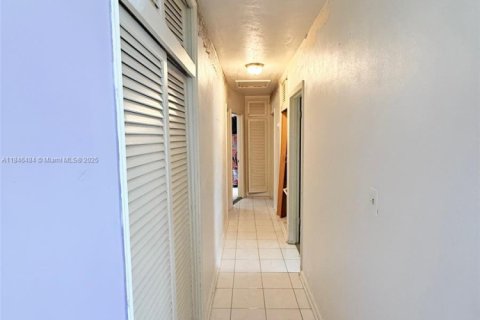Villa ou maison à vendre à Miami, Floride: 3 chambres, 89.74 m2 № 1845472 - photo 14