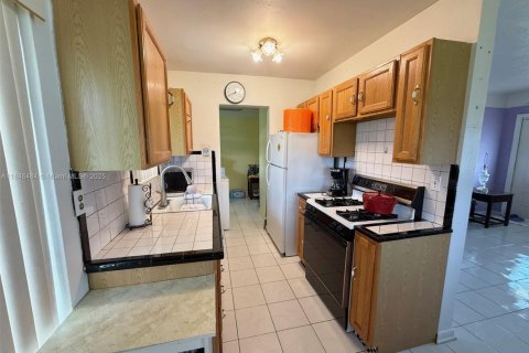 Villa ou maison à vendre à Miami, Floride: 3 chambres, 89.74 m2 № 1845472 - photo 11