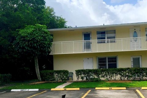 Copropriété à vendre à West Palm Beach, Floride: 2 chambres, 60.48 m2 № 2077528 - photo 3