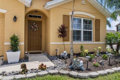 House in Palm Bay, Florida 4 bedrooms, 170.01 sq.m. № 1866332 - photo 4