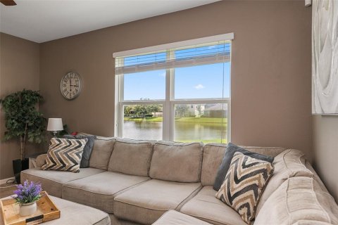 House in Palm Bay, Florida 4 bedrooms, 170.01 sq.m. № 1866332 - photo 30