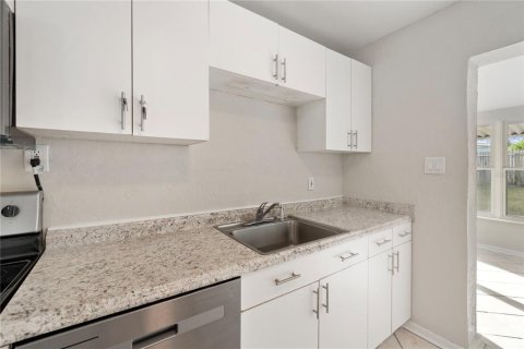 House in Ormond Beach, Florida 2 bedrooms, 86.49 sq.m. № 2429596 - photo 11