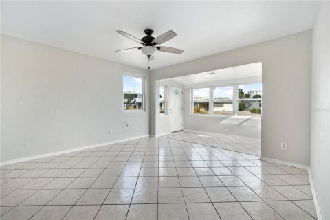 House in Ormond Beach, Florida 2 bedrooms, 86.49 sq.m. № 2429596 - photo 5