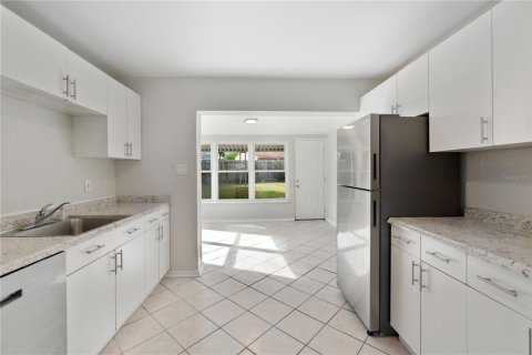 House in Ormond Beach, Florida 2 bedrooms, 86.49 sq.m. № 2429596 - photo 10