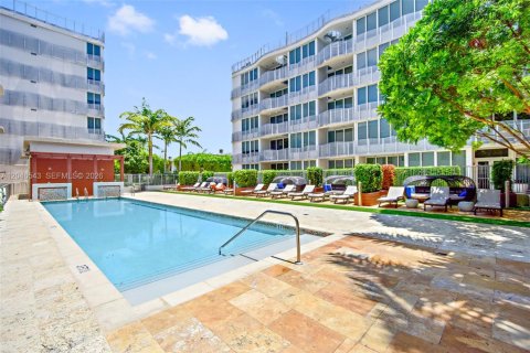 Copropriété à vendre à Miami Beach, Floride: 2 chambres, 113.9 m2 № 2276553 - photo 15