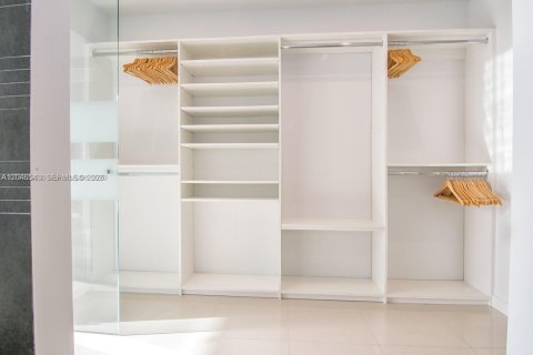 Copropriété à vendre à Miami Beach, Floride: 2 chambres, 113.9 m2 № 2276553 - photo 7