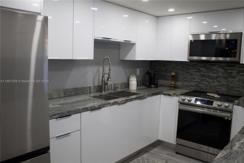 Copropriété à vendre à Lauderhill, Floride: 3 chambres, 163.51 m2 № 1897635 - photo 27