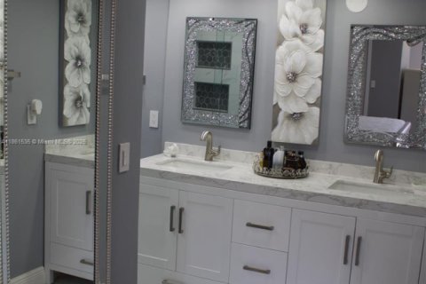 Copropriété à vendre à Lauderhill, Floride: 3 chambres, 163.51 m2 № 1897635 - photo 12