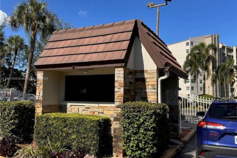 Copropriété à vendre à Lauderhill, Floride: 3 chambres, 163.51 m2 № 1897635 - photo 2