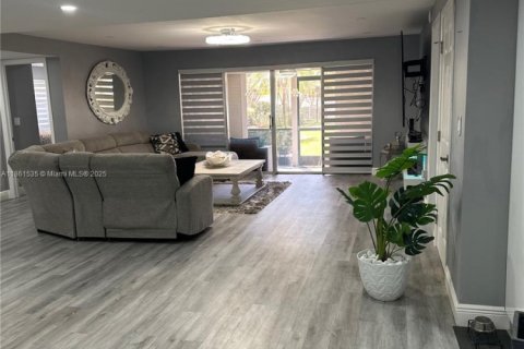 Copropriété à vendre à Lauderhill, Floride: 3 chambres, 163.51 m2 № 1897635 - photo 24