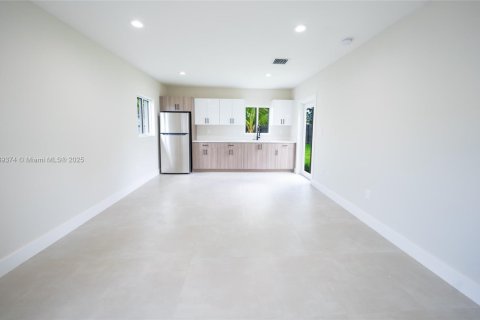 Commercial property in Miami, Florida 1 bedroom № 1941379 - photo 1