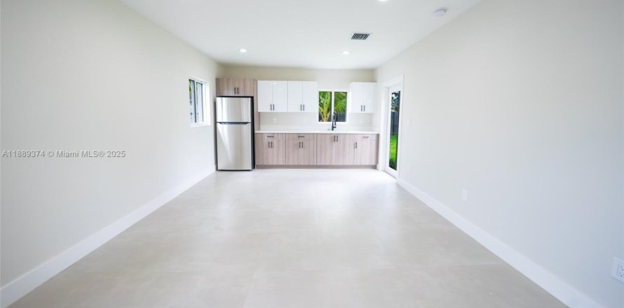 Immobilier commercial à Miami, Floride 1 chambre № 1941379