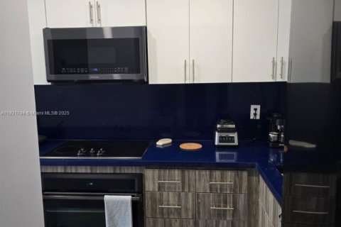 Townhouse in Miami, Florida 2 bedrooms, 105.91 sq.m. № 1839425 - photo 15
