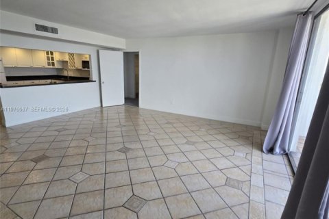Снять в аренду кондоминиум в Норт-Майами, Флорида 2 спальни, 97.55м2, № 2243549 - фото 2