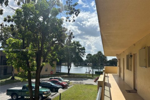 Condominio en alquiler en Hollywood, Florida, 2 dormitorios, 85.47 m2 № 2036407 - foto 21