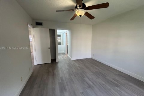 Condominio en alquiler en Hollywood, Florida, 2 dormitorios, 85.47 m2 № 2036407 - foto 16