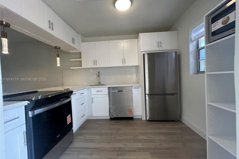 Condominio en alquiler en Hollywood, Florida, 2 dormitorios, 85.47 m2 № 2036407 - foto 4