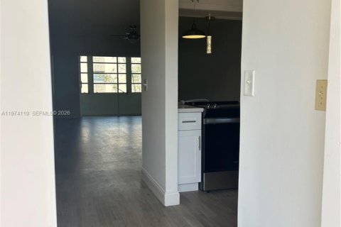 Condominio en alquiler en Hollywood, Florida, 2 dormitorios, 85.47 m2 № 2036407 - foto 3