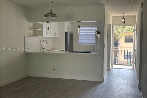 Condominio en alquiler en Hollywood, Florida, 2 dormitorios, 85.47 m2 № 2036407 - foto 11