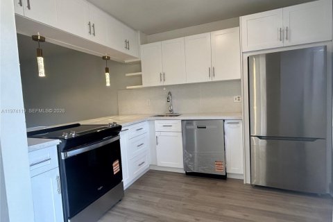 Condominio en alquiler en Hollywood, Florida, 2 dormitorios, 85.47 m2 № 2036407 - foto 5