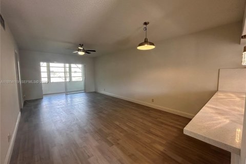 Condominio en alquiler en Hollywood, Florida, 2 dormitorios, 85.47 m2 № 2036407 - foto 7